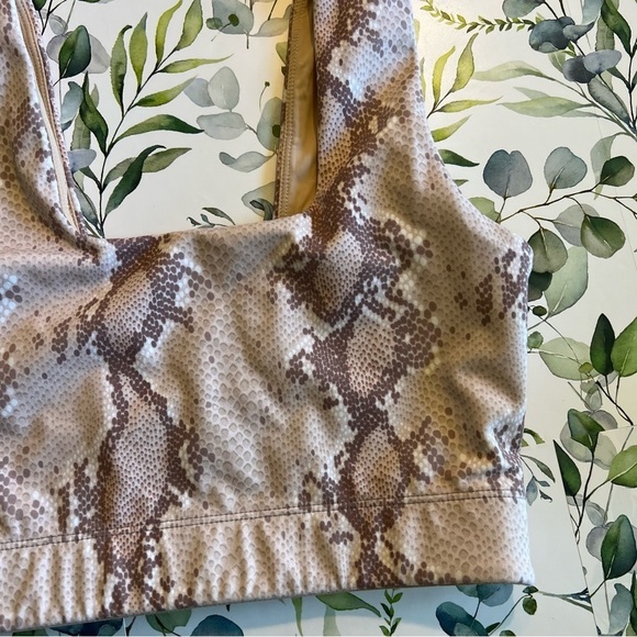 Varley Nude Beige Snake Print Delta Sports Bra size small - Picture 3 of 9